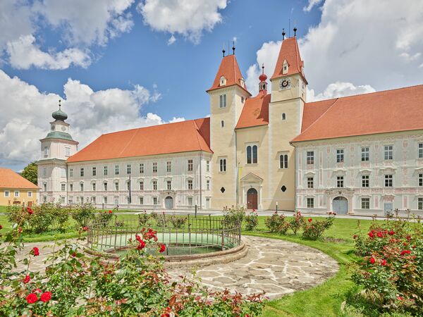 /assets/images/2/pedagrafie-fotografie-stift-vorau-02-5c147fd89vr0hxv.jpg