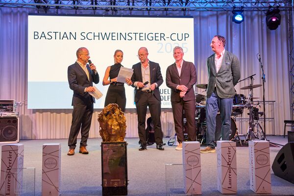 /assets/images/8/pedagrafie-fotografie-schweinsteiger-cup-34-avxkk1fr88tz2sc.jpg