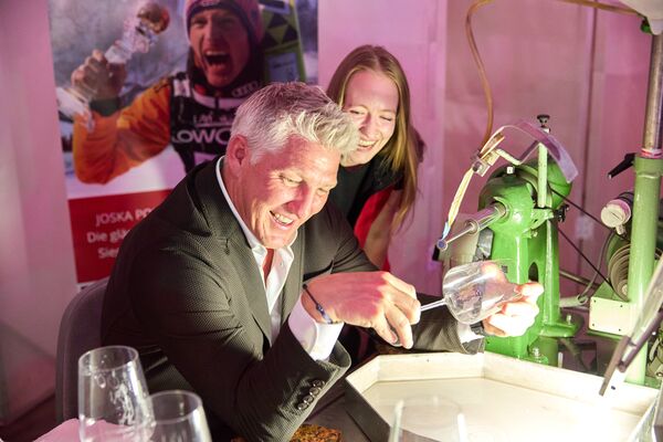 /assets/images/a/pedagrafie-fotografie-schweinsteiger-cup-33-yyehmcjbx915z0q.jpg