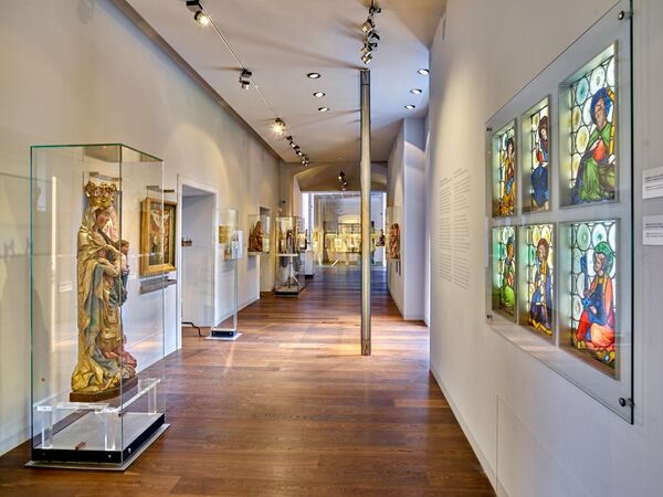 /assets/images/c/kunsthistorisches-museum-stift-admont-fenster-jm8kcwvqxejy2dq.jpg